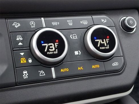 Used 2024 Land Rover Defender 110 X-Dynamic SE image 17