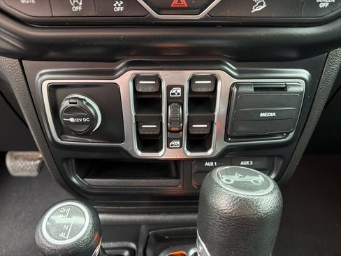 Used 2019 Jeep Wrangler Unlimited Sport S AWD/4WD image 39