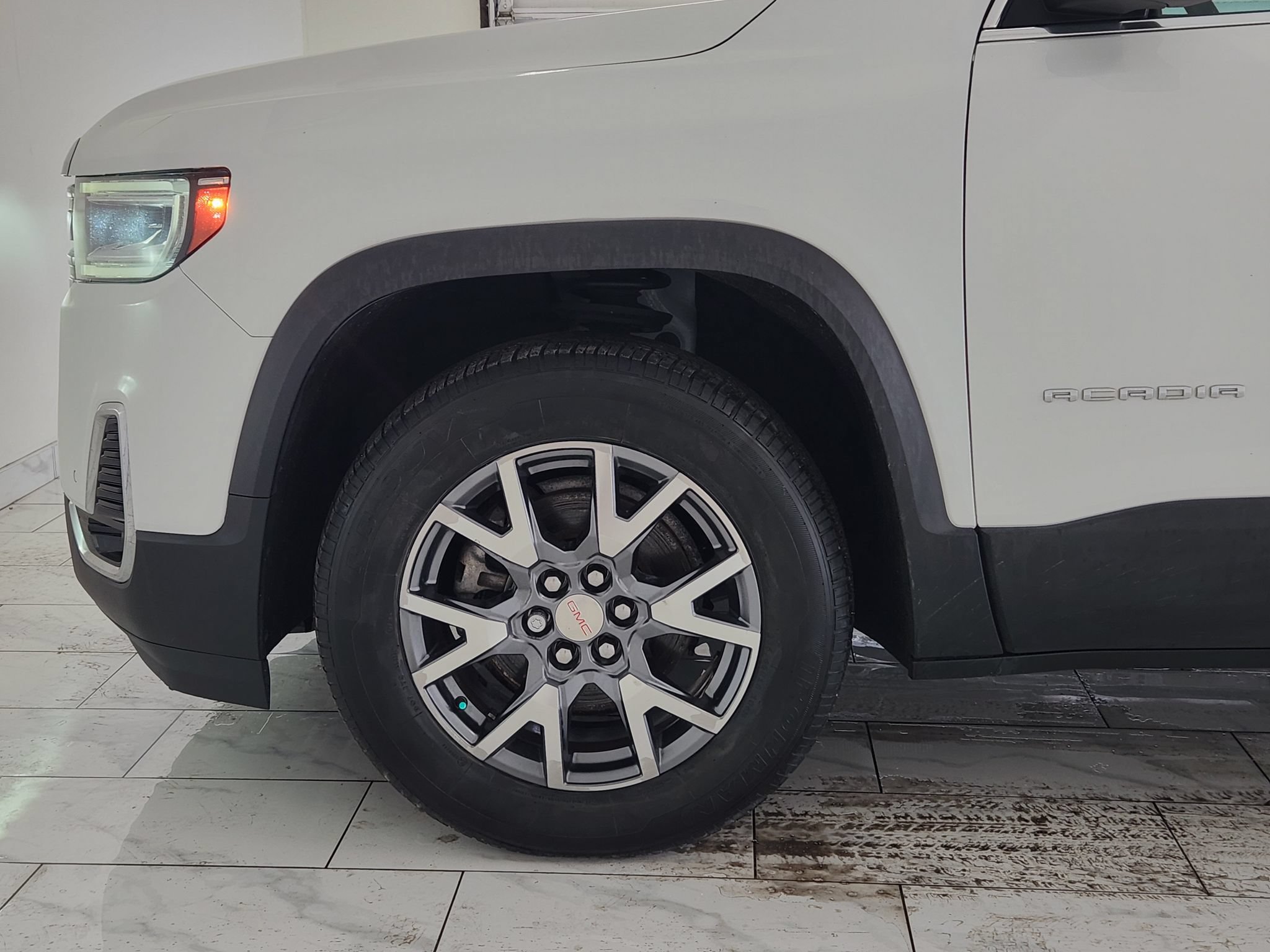 Used 2023 GMC Acadia SLT FWD image 8