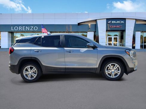 Used 2024 GMC Terrain SLE FWD image 4