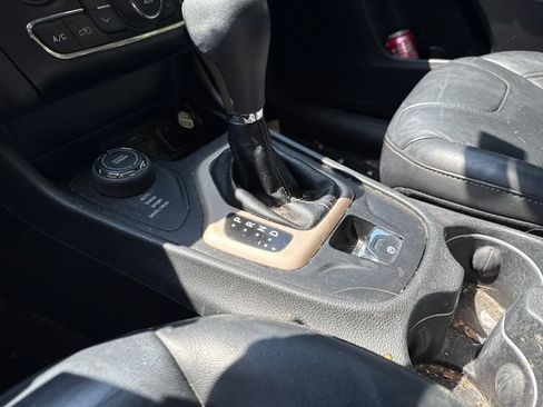 Used 2016 Jeep Cherokee Limited AWD/4WD image 22