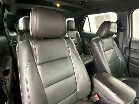 Used 2015 Ford Explorer XLT w/ Equipment Group 202A AWD/4WD image 13