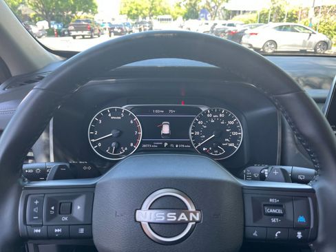 Used 2025 Nissan Rogue SV FWD image 30
