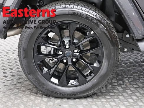 Used 2025 Jeep Wrangler Unlimited Sahara AWD/4WD image 27