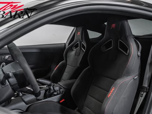 Used 2018 Ford Mustang Shelby GT350R w/ GT350R Equipment Group 920A RWD image 23