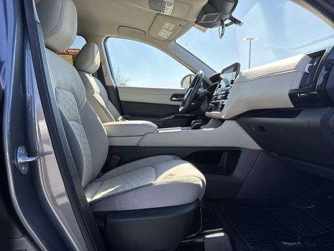 Used 2022 Nissan Pathfinder SV image 30