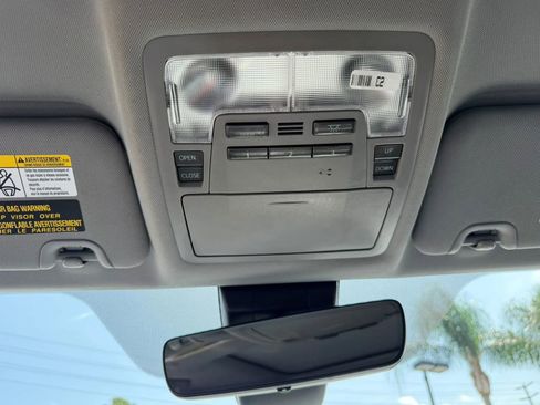 Used 2019 Toyota Highlander SE image 27