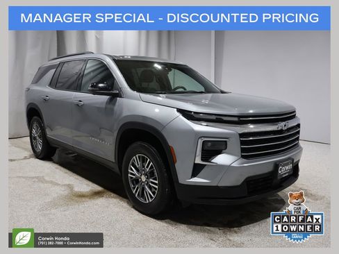 Used 2024 Chevrolet Traverse LT image 1