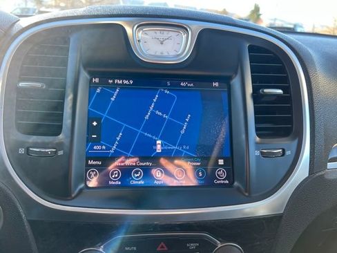 Used 2017 Chrysler 300 C image 14