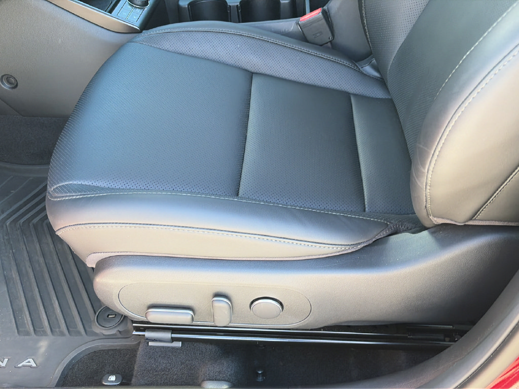 Used 2024 Hyundai Kona Limited FWD image 17