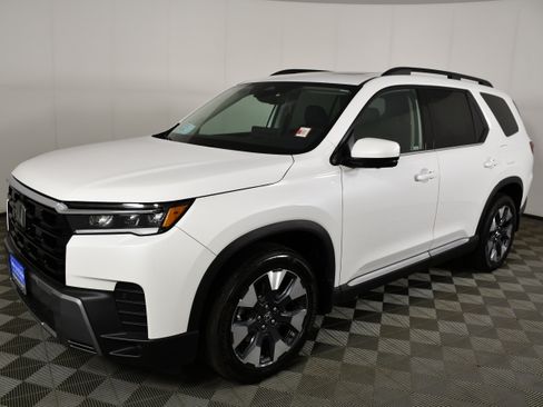 Certified 2026 Honda Pilot Touring image 10