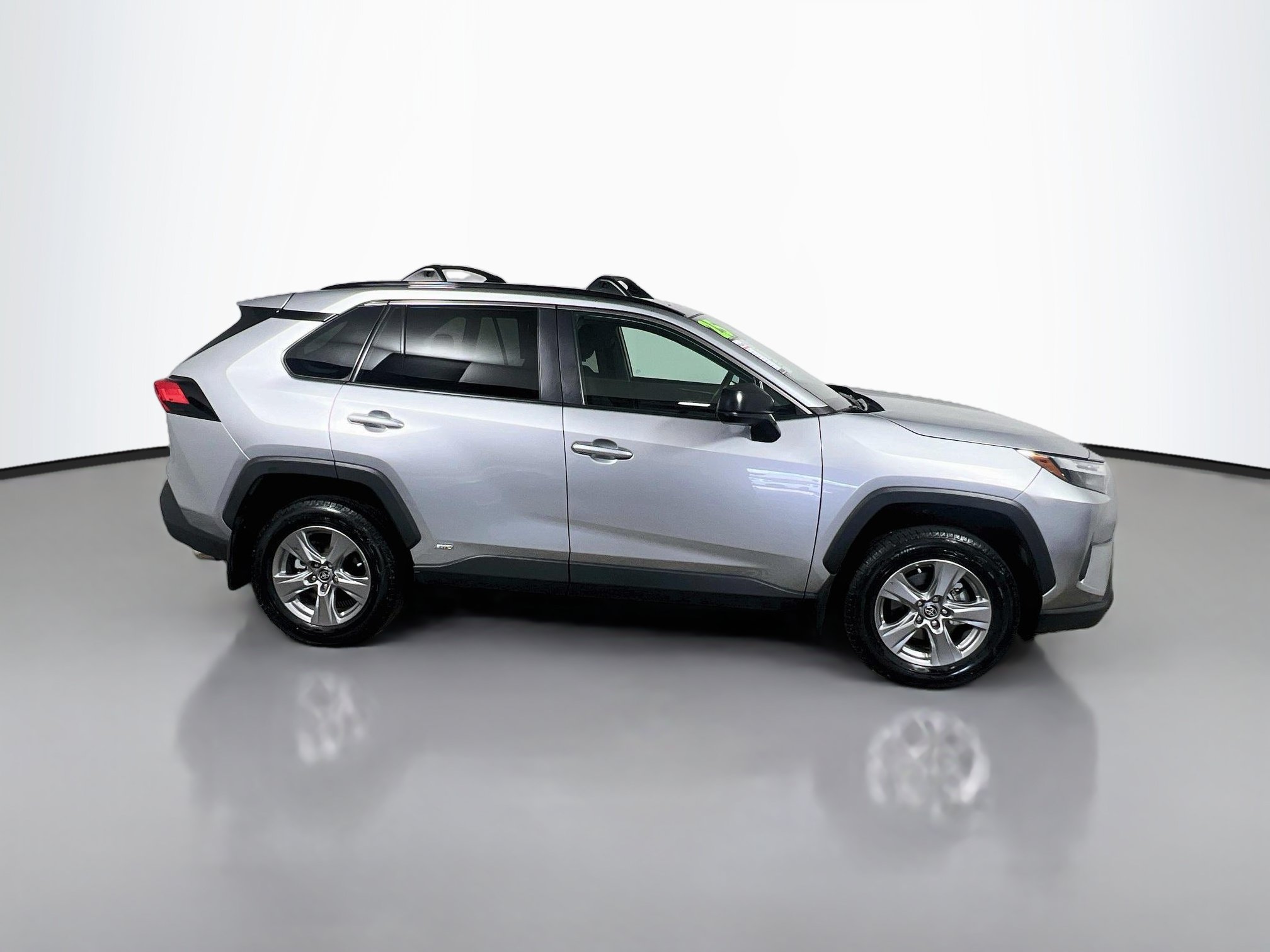 Used 2025 Toyota RAV4 LE AWD/4WD image 3