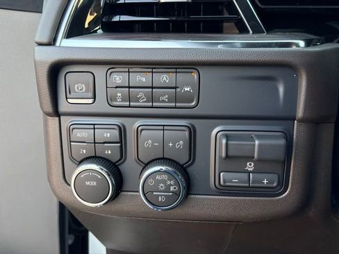 New 2026 Chevrolet Suburban LT image 20