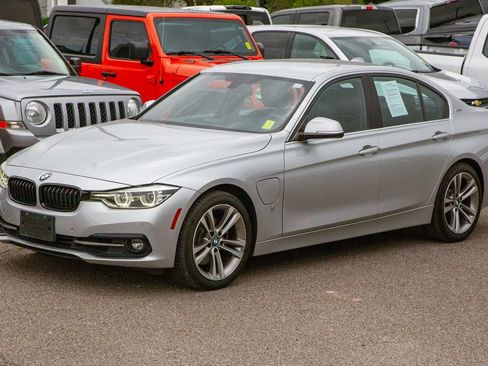 Used 2018 BMW 330e RWD image 9