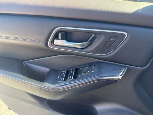 Used 2021 Nissan Rogue Platinum image 12