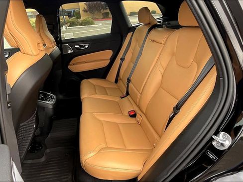 Used 2023 Volvo XC60 B5 Ultimate w/ Protection Package Premier image 30