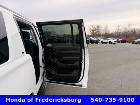 Used 2018 Chevrolet Suburban LT w/ Luxury Package image 18