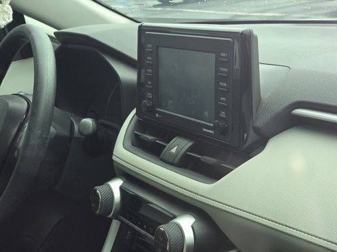 Certified 2020 Toyota RAV4 XLE w/ Convenience Package FWD image 15