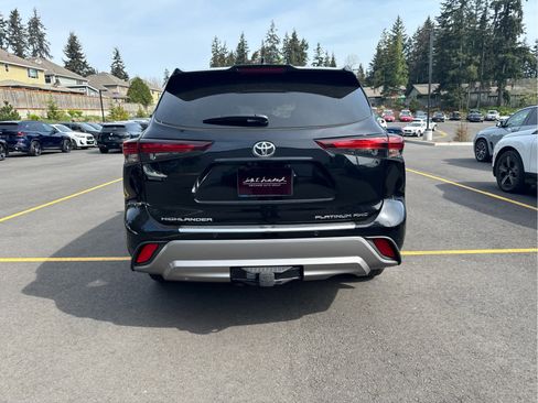 Used 2024 Toyota Highlander Platinum AWD/4WD image 5