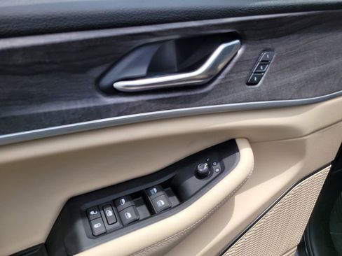 New 2025 Jeep Grand Cherokee Limited w/ Trailer Tow Package image 16