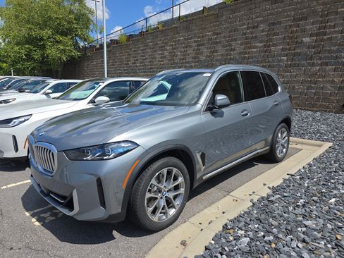New 2026 BMW X5 xDrive40i w/ Premium Package AWD/4WD image 4