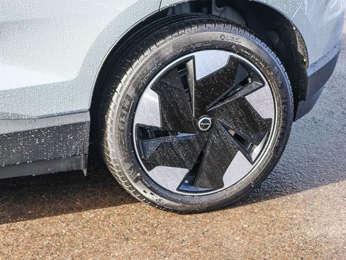 New 2026 Volvo EX30 Plus w/ Climate Package image 9