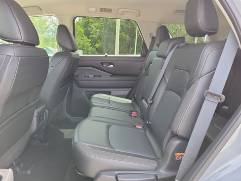 Certified 2024 Nissan Pathfinder SL FWD image 17