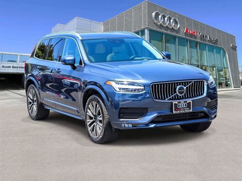 Used 2020 Volvo XC90 T5 Momentum w/ Protection Package Premier AWD/4WD image 5