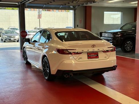 Certified 2025 Toyota Camry SE AWD/4WD image 5