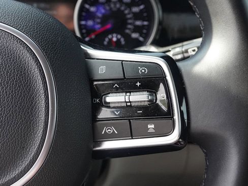 Used 2024 Kia Carnival EX FWD image 41
