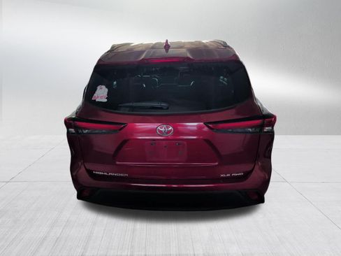 Used 2023 Toyota Highlander XLE AWD/4WD image 5