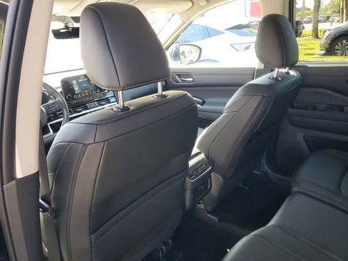 Certified 2025 Nissan Pathfinder SL FWD image 13