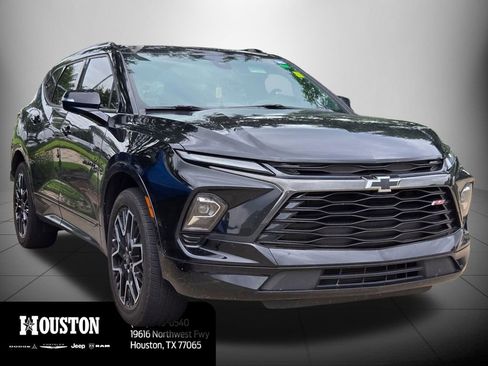 Used 2024 Chevrolet Blazer RS w/ Enhanced Convenience Package FWD image 3