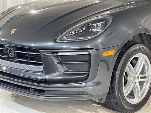 Used 2025 Porsche Macan image 4