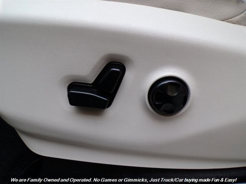 Used 2017 Chrysler Pacifica Touring-L Plus image 17