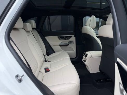 Used 2025 Mercedes-Benz GLC 300 4MATIC image 46