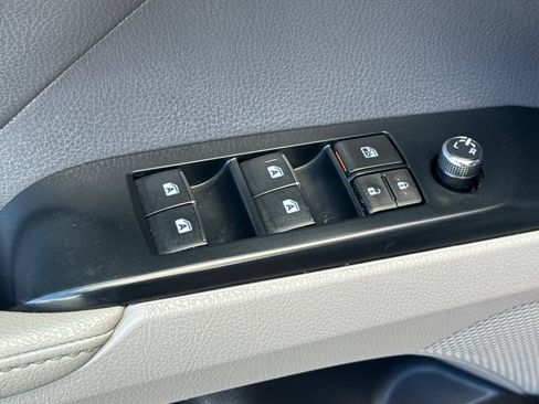 Used 2020 Toyota Camry XSE image 18