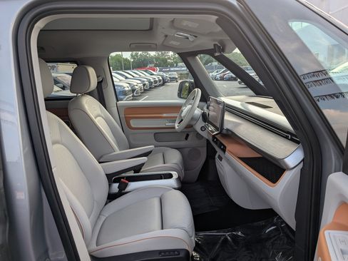 Used 2025 Volkswagen ID. Buzz 1st Edition AWD/4WD image 11