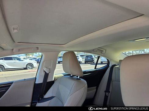 Certified 2019 Lexus ES 300h w/ Accessory Package image 15