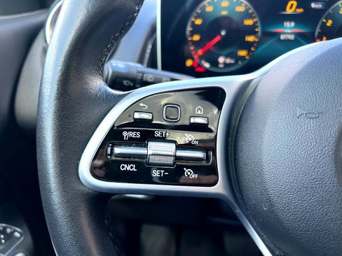 Used 2020 Mercedes-Benz GLB 250 4MATIC w/ Premium Package image 32