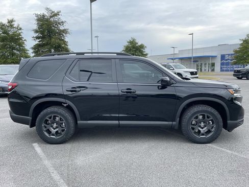 New 2025 Honda Pilot TrailSport image 2