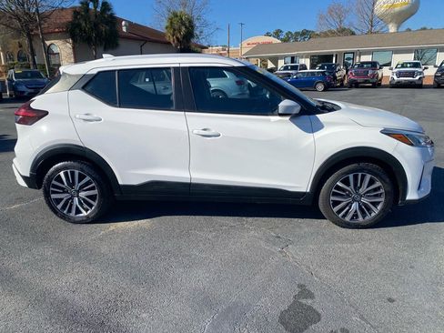 Used 2021 Nissan Kicks SV FWD image 6