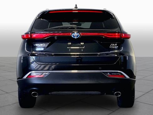 Used 2022 Toyota Venza XLE AWD/4WD image 5