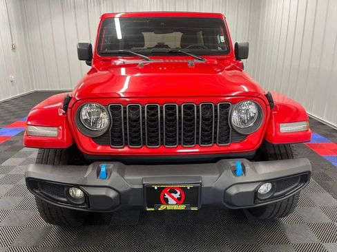 Used 2024 Jeep Wrangler Unlimited AWD/4WD image 10