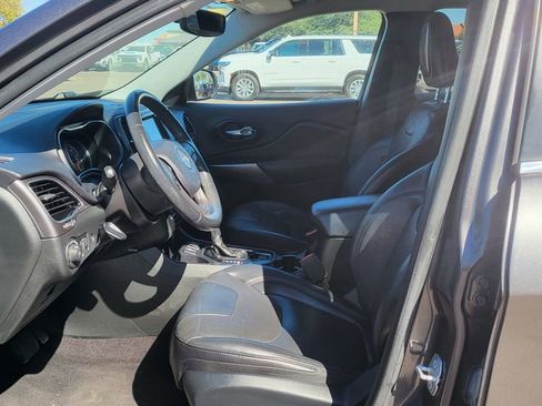 Used 2019 Jeep Cherokee Limited image 27