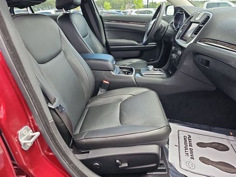 Used 2022 Chrysler 300 Touring L w/ Comfort Group image 10