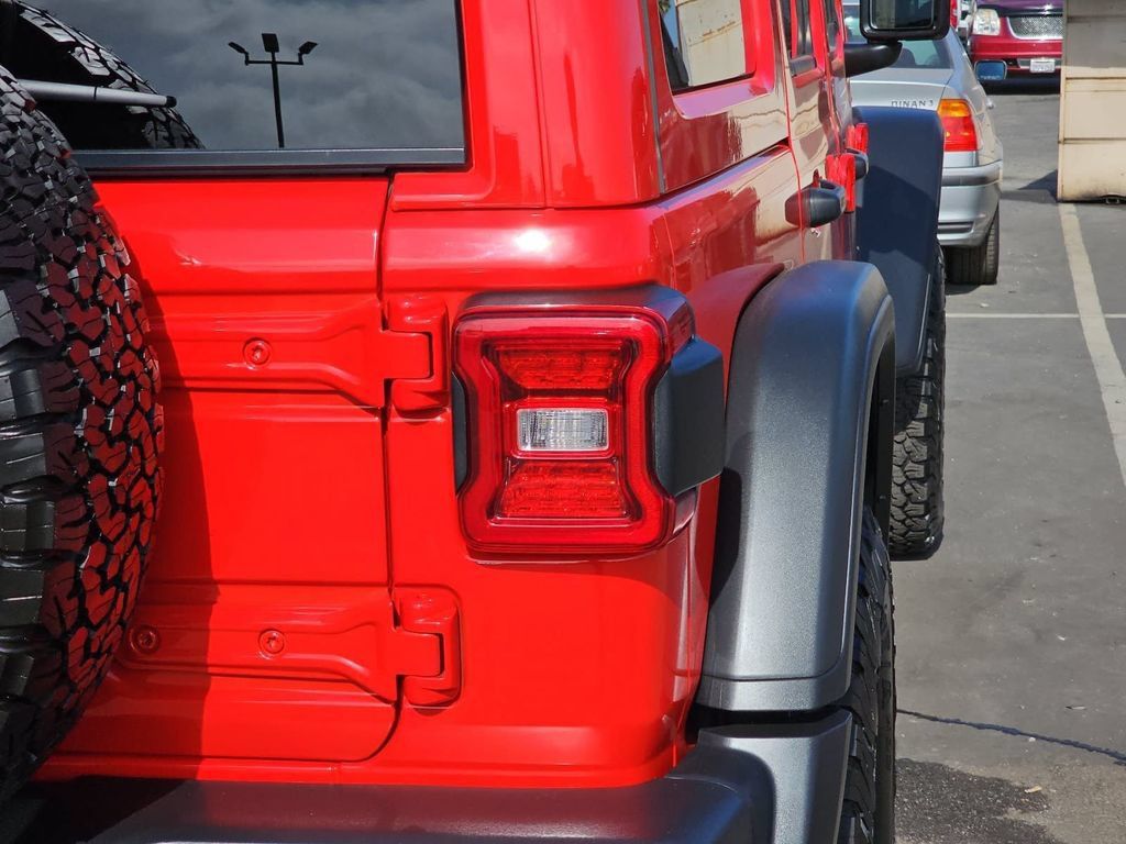 Used 2025 Jeep Wrangler Unlimited Rubicon 4xe w/ Safety Group AWD/4WD image 39