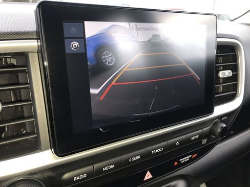 Used 2025 Hyundai Venue SEL FWD image 19