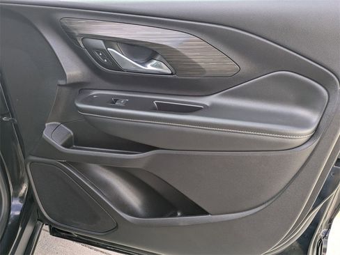 Used 2024 GMC Terrain SLT image 34