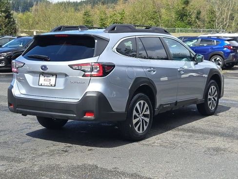 Certified 2025 Subaru Outback Premium image 8